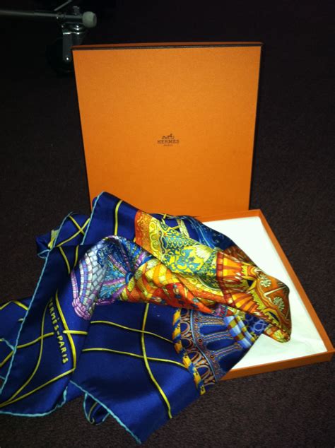 carre hermes pour homme|authentic hermes scarves.